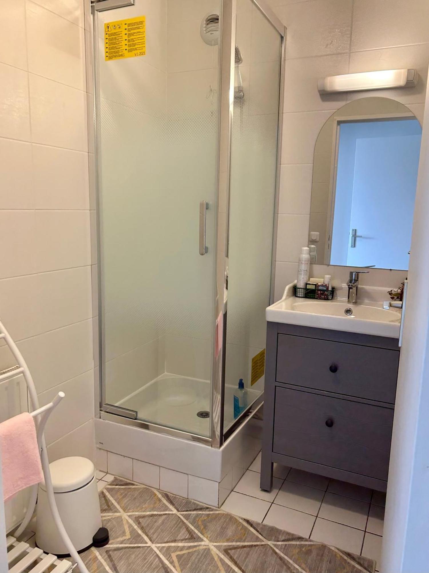 Jolie Chambre 3Minutes De La Gare Rer A Бюсси-Сен-Жорж Экстерьер фото